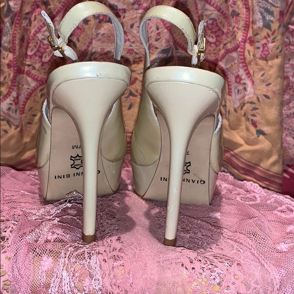 🦋5 for $15 item!Opalescent Gianni Bini heels - Picture 4 of 9
